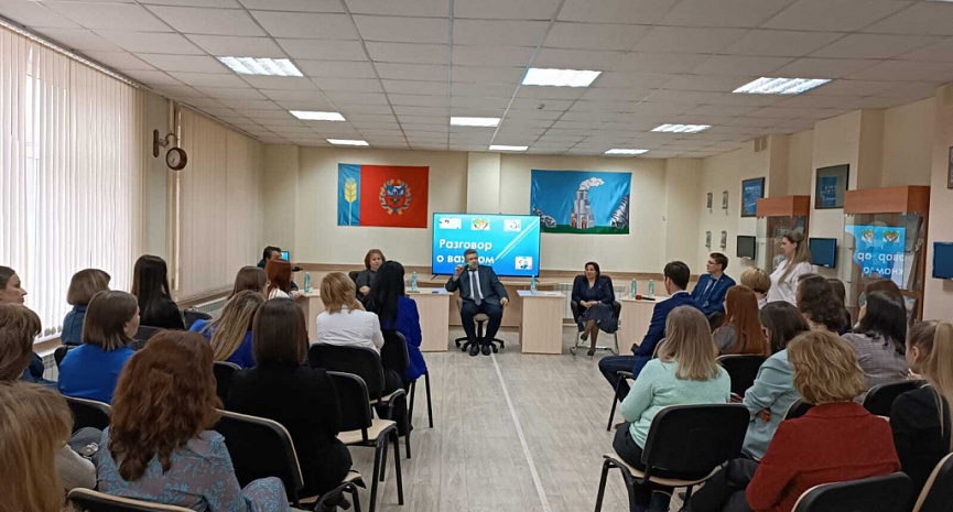 Встреча представителей образования с участниками муниципальных конкурсов «Учитель года» и «Воспитатель года» прошла в школе №126.